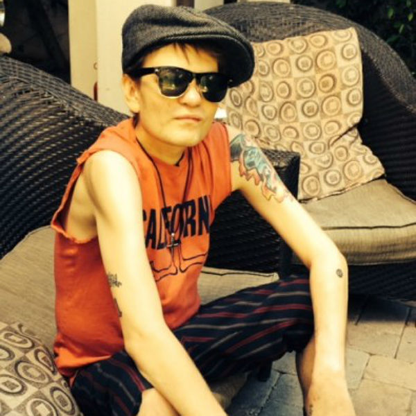 Sum 41's Deryck Whibley thanks fans for support during alcohol treatment